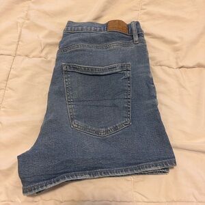 AMERICAN EAGLE Strigid/Light Wash 
BRAND NEW